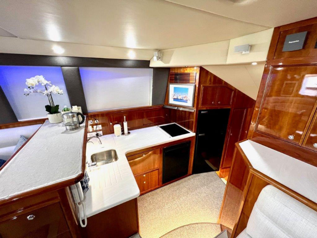 2006 Model Riviera 51 Enclosed Flybridge | AMT Marine